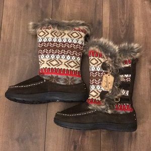 NWT Tribal print WOOLRICH boots